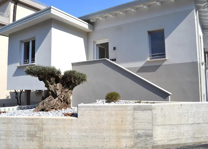 Iris Ar Holiday-Home